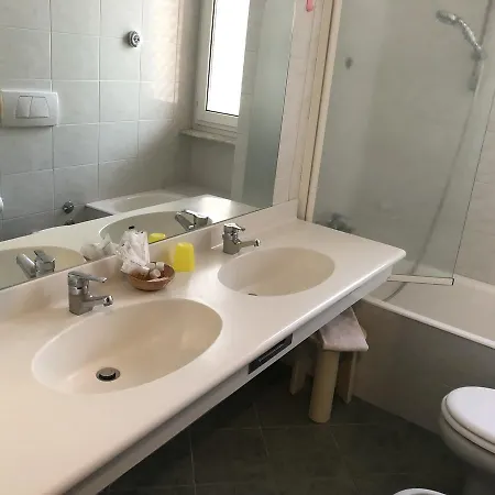 酒店 Nuovo Suisse 3*